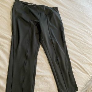 Simply Vera Vera Wang Capri yoga pants